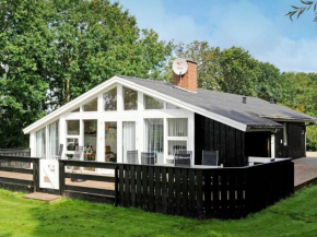 Enticing holiday home in Hemmet near Sea